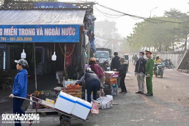 Hà Nội xóa bỏ chợ tạm, chợ cóc quanh chợ Long Biên- Ảnh 5.
