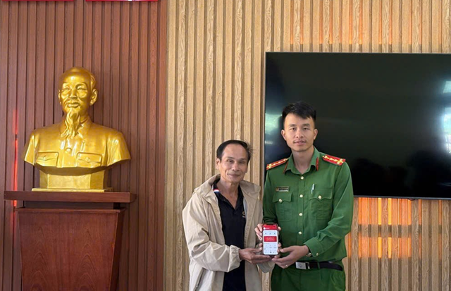 Công an giúp người dân nhận lại 2,5 tỷ đồng chuyển nhầm- Ảnh 1. Công an giúp người dân nhận lại 2,5 tỷ đồng chuyển nhầm- Ảnh 1.