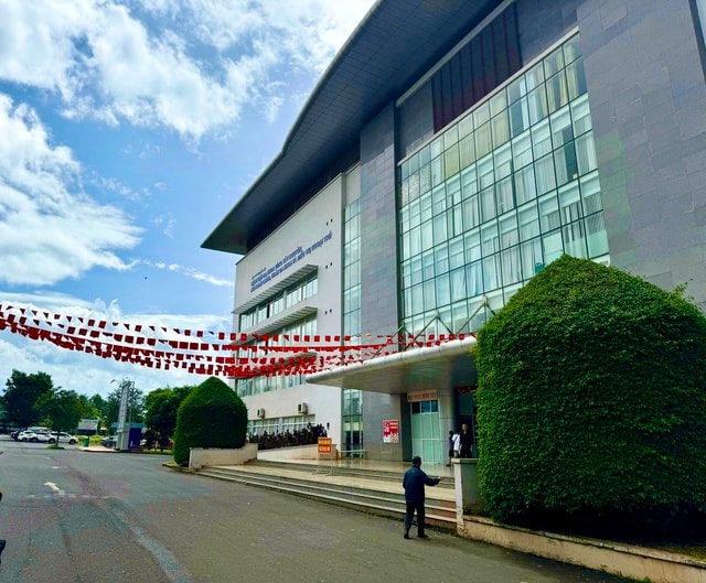 Bệnh viện Đa khoa vùng Tây Nguyên lên tiếng vụ khóa xe ô tô đỗ sai chỗ- Ảnh 1.