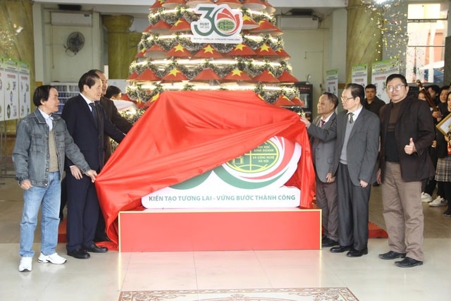 Lan tỏa niềm tự hào HUBT qua cuộc thi sáng tác Logo, Slogan kỷ niệm 30 năm thành lập- Ảnh 5.