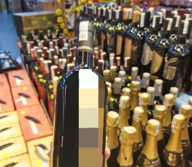 Rượu Tết tràn ngập thị trường, làm gì để không mua phải rượu giả?- Ảnh 1.