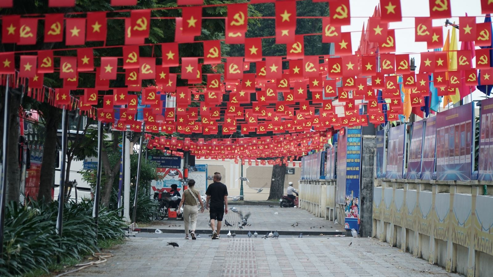 Thành phố mang tên Bác rực rỡ cờ hoa chào mừng Đại hội XIV của Đảng- Ảnh 1.