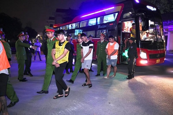 Triệt phá đường dây lừa đảo tại Campuchia, bắt giữ 205 đối tượng- Ảnh 2.