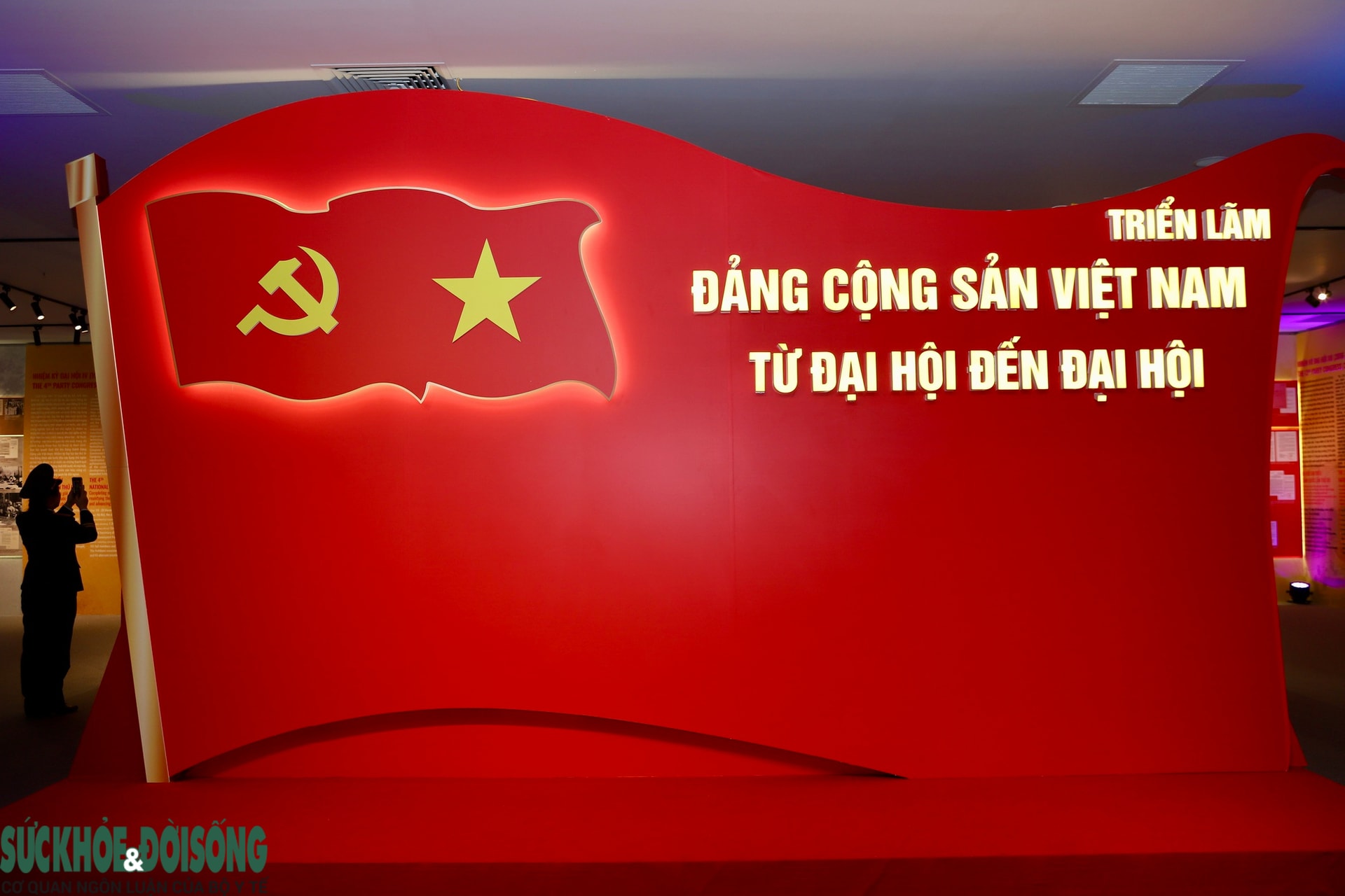 Triển lãm 'Từ Đại hội đến Đại hội' góp phần tái hiện chặng đường phát triển vẻ vang của Đảng- Ảnh 2.