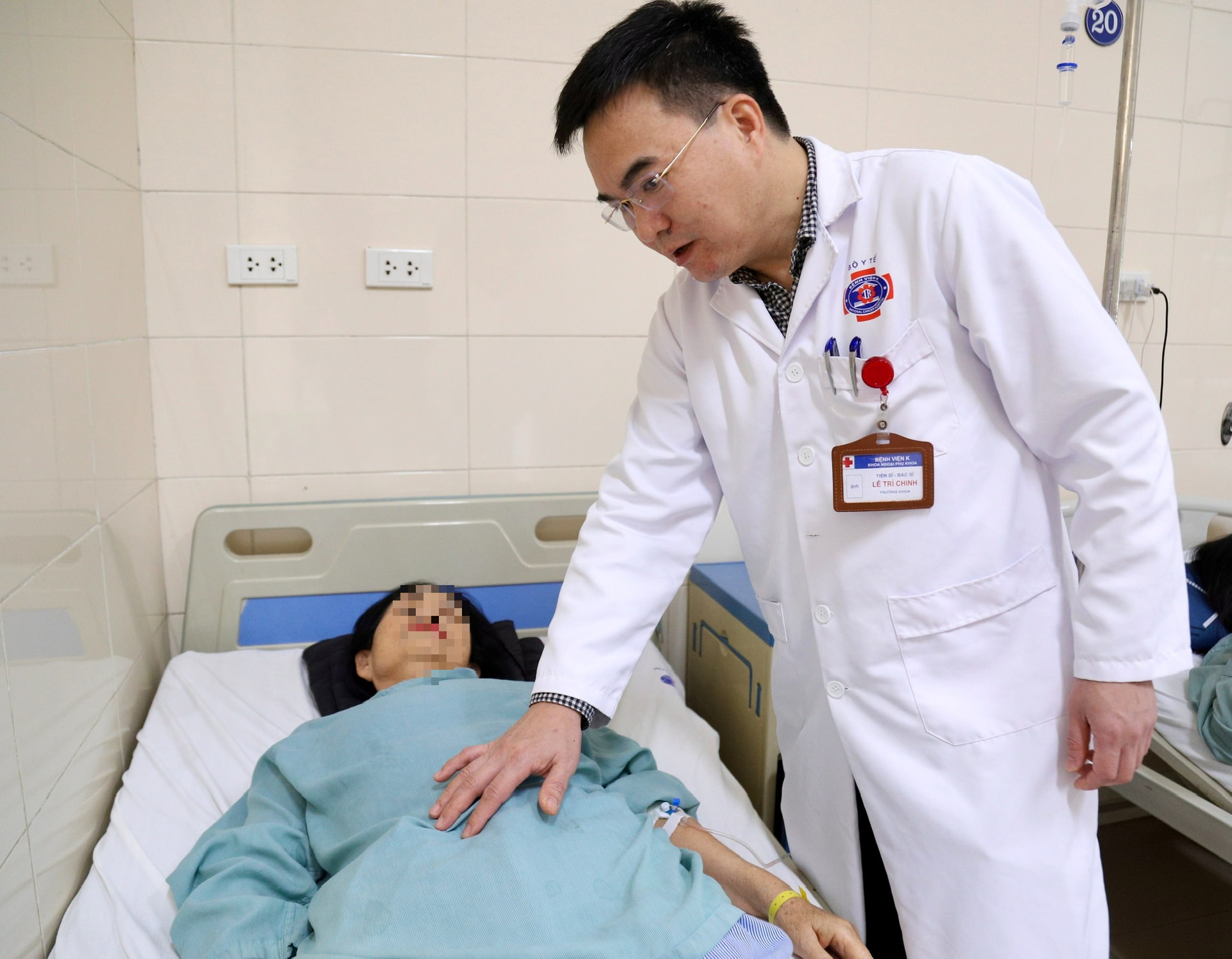 Lần đầu tiên tại Việt Nam, bác sĩ Bệnh viện K ứng dụng kỹ thuật mới điều ung thư nội mạc tử cung- Ảnh 1.