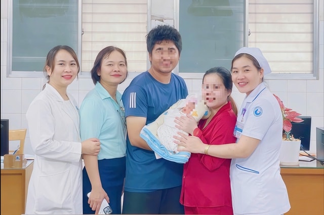 Kỳ tích y khoa: Chấm dứt 1 thai dị tật nặng để cứu bé còn lại trong ca song thai- Ảnh 3.