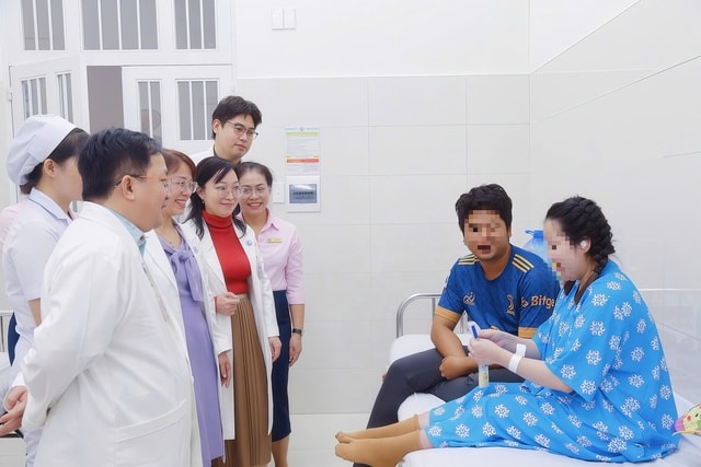 Kỳ tích y khoa: Chấm dứt 1 thai dị tật nặng để cứu bé còn lại trong ca song thai- Ảnh 2.