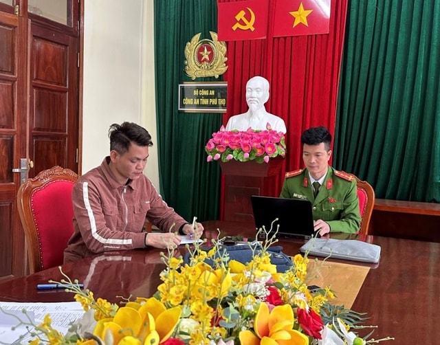 Bắt khẩn cấp 'CẬU LỢI KIM TRUY' vì rao bán bùa yêu- Ảnh 1. Bắt khẩn cấp 'CẬU LỢI KIM TRUY' vì rao bán bùa yêu- Ảnh 1.