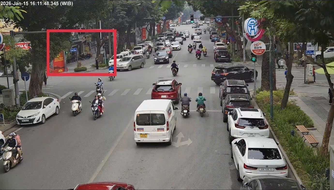 Hà Nội bắt đầu 'phạt nguội' vi phạm trật tự đô thị qua camera AI- Ảnh 1. Hà Nội bắt đầu 'phạt nguội' vi phạm trật tự đô thị qua camera AI- Ảnh 1.
