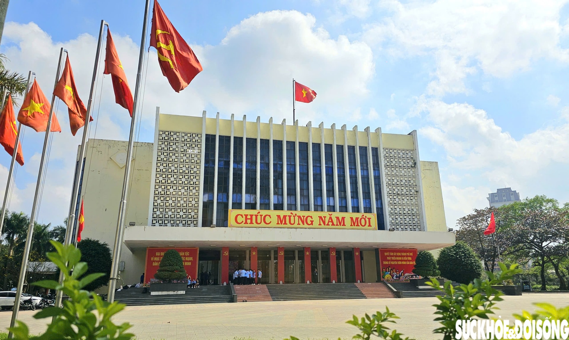 TP Huế rực rỡ cờ hoa hướng về Đại hội XIV của Đảng- Ảnh 2.