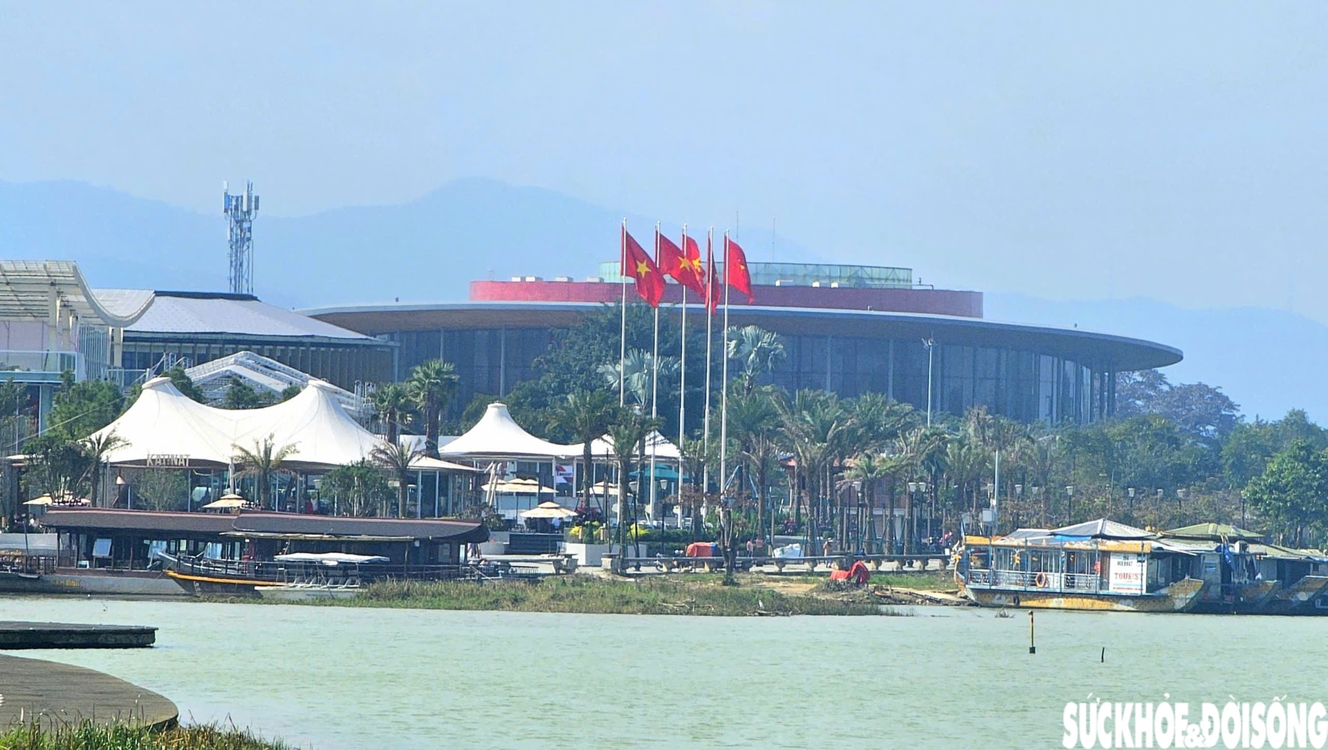 TP Huế rực rỡ cờ hoa hướng về Đại hội XIV của Đảng- Ảnh 9.