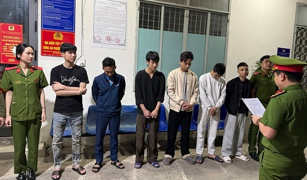 Bắt 7 đối tượng lập sàn Nasdaq giả, lừa đảo hàng chục tỷ đồng- Ảnh 1. Bắt 7 đối tượng lập sàn Nasdaq giả, lừa đảo hàng chục tỷ đồng- Ảnh 1.