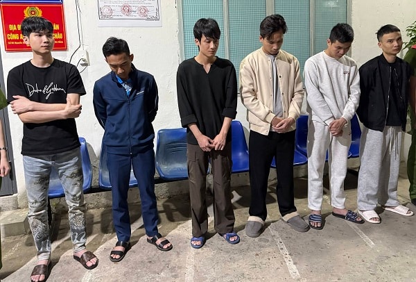 Bắt 7 đối tượng lập sàn Nasdaq giả, lừa đảo hàng chục tỷ đồng- Ảnh 2. Bắt 7 đối tượng lập sàn Nasdaq giả, lừa đảo hàng chục tỷ đồng- Ảnh 2.