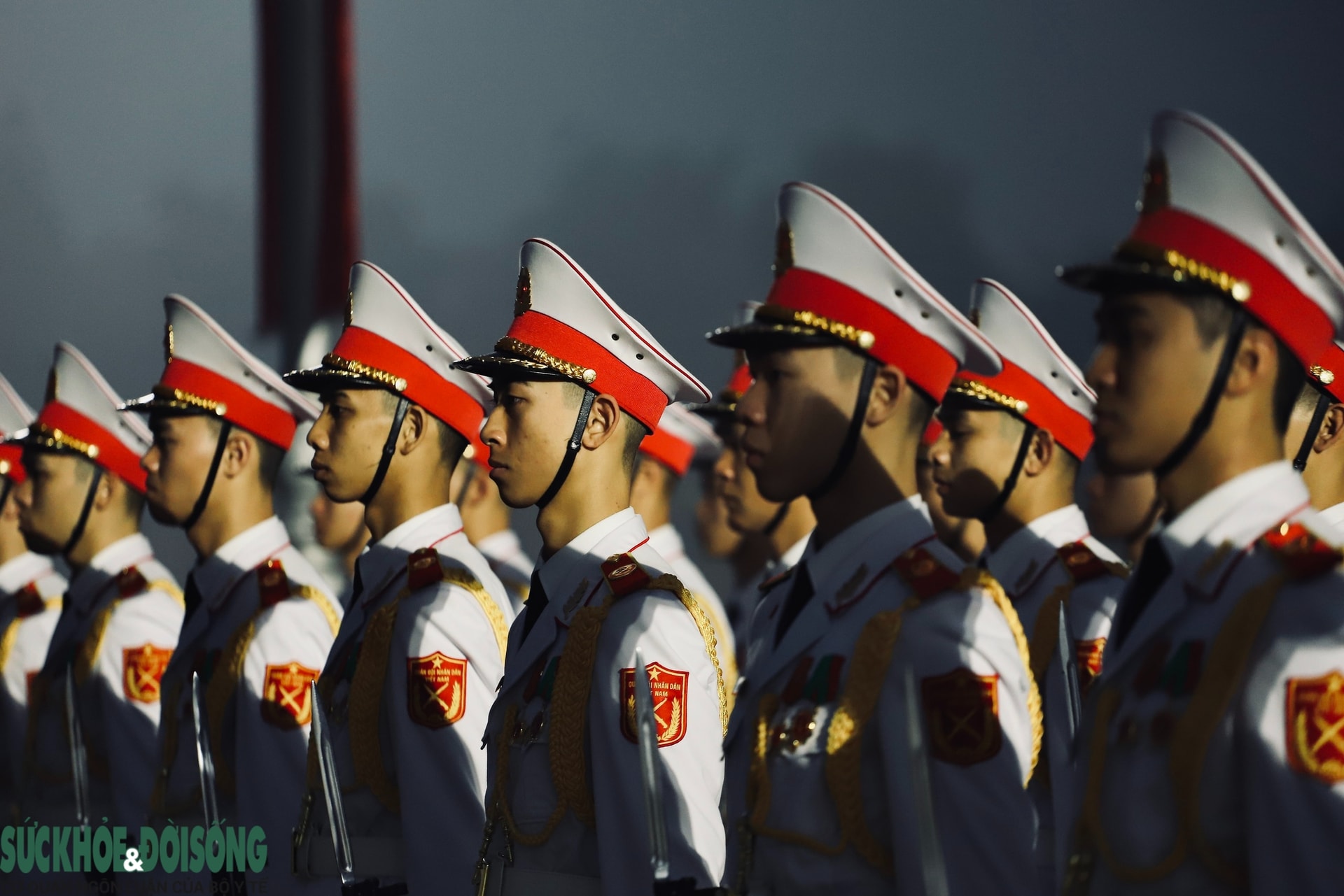 Thiêng liêng Lễ Thượng cờ Lăng Bác trong những ngày cả nước hướng về Đại hội XIV- Ảnh 7.