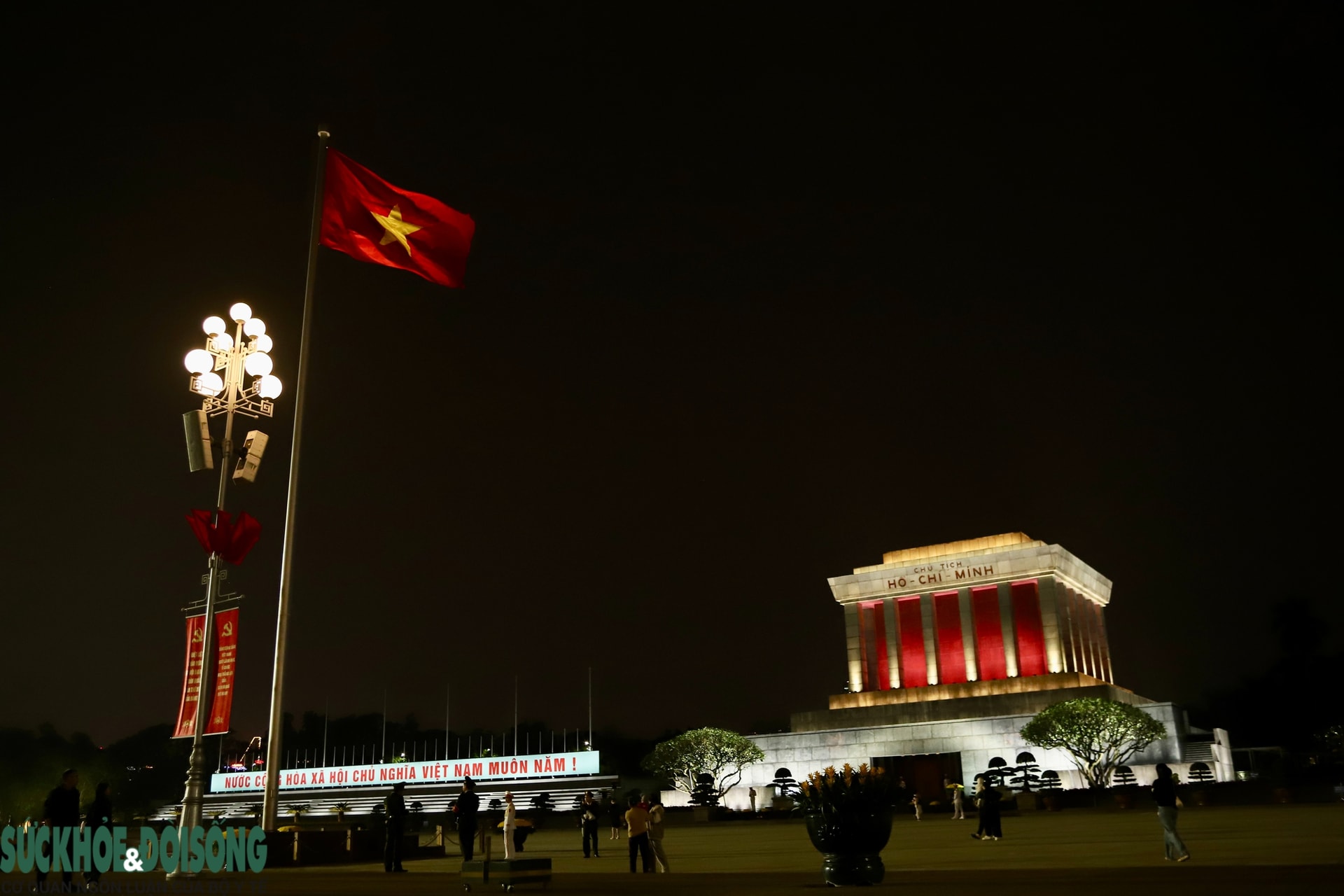 Thiêng liêng Lễ Thượng cờ Lăng Bác trong những ngày cả nước hướng về Đại hội XIV- Ảnh 10.