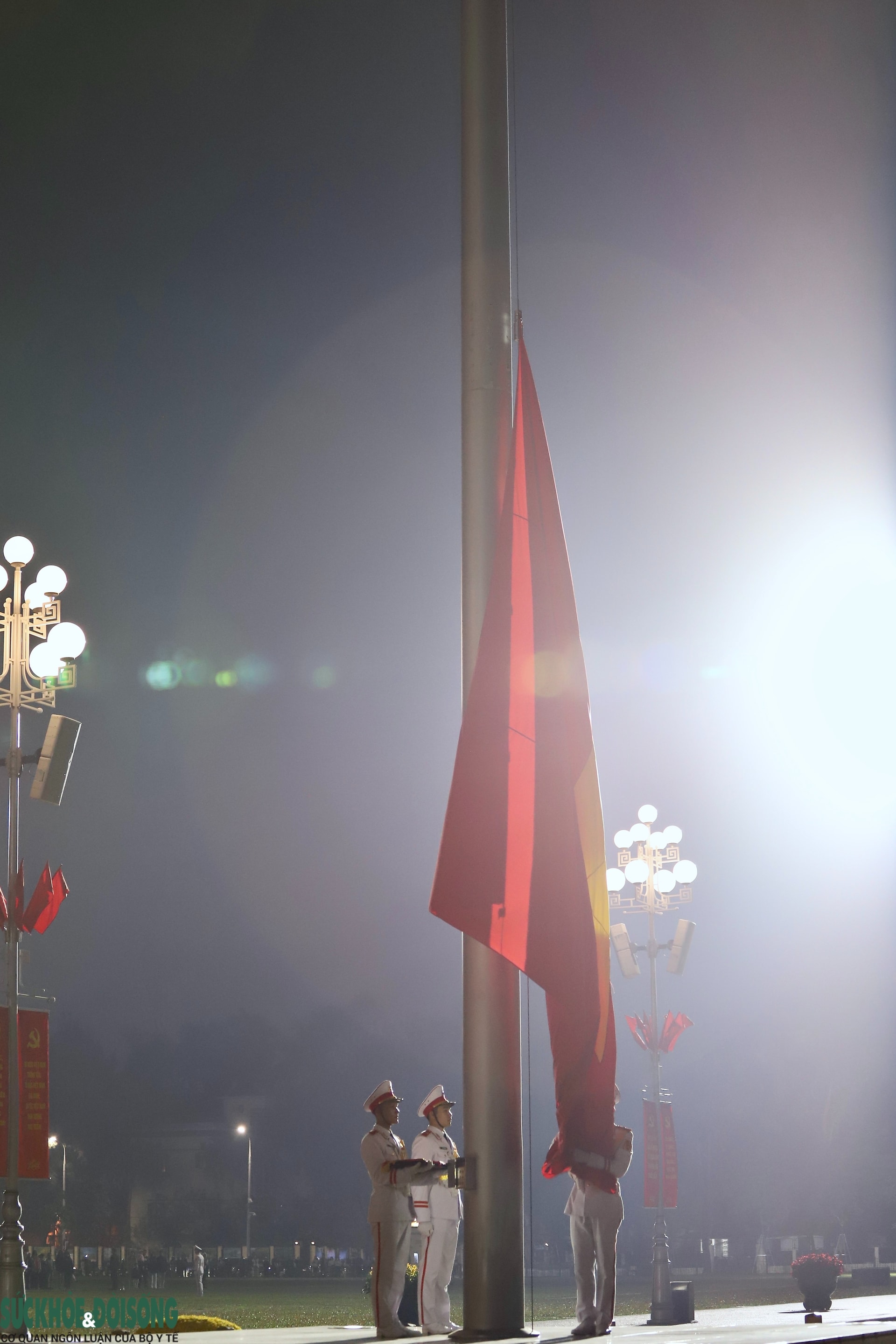 Thiêng liêng Lễ Thượng cờ Lăng Bác trong những ngày cả nước hướng về Đại hội XIV- Ảnh 12.