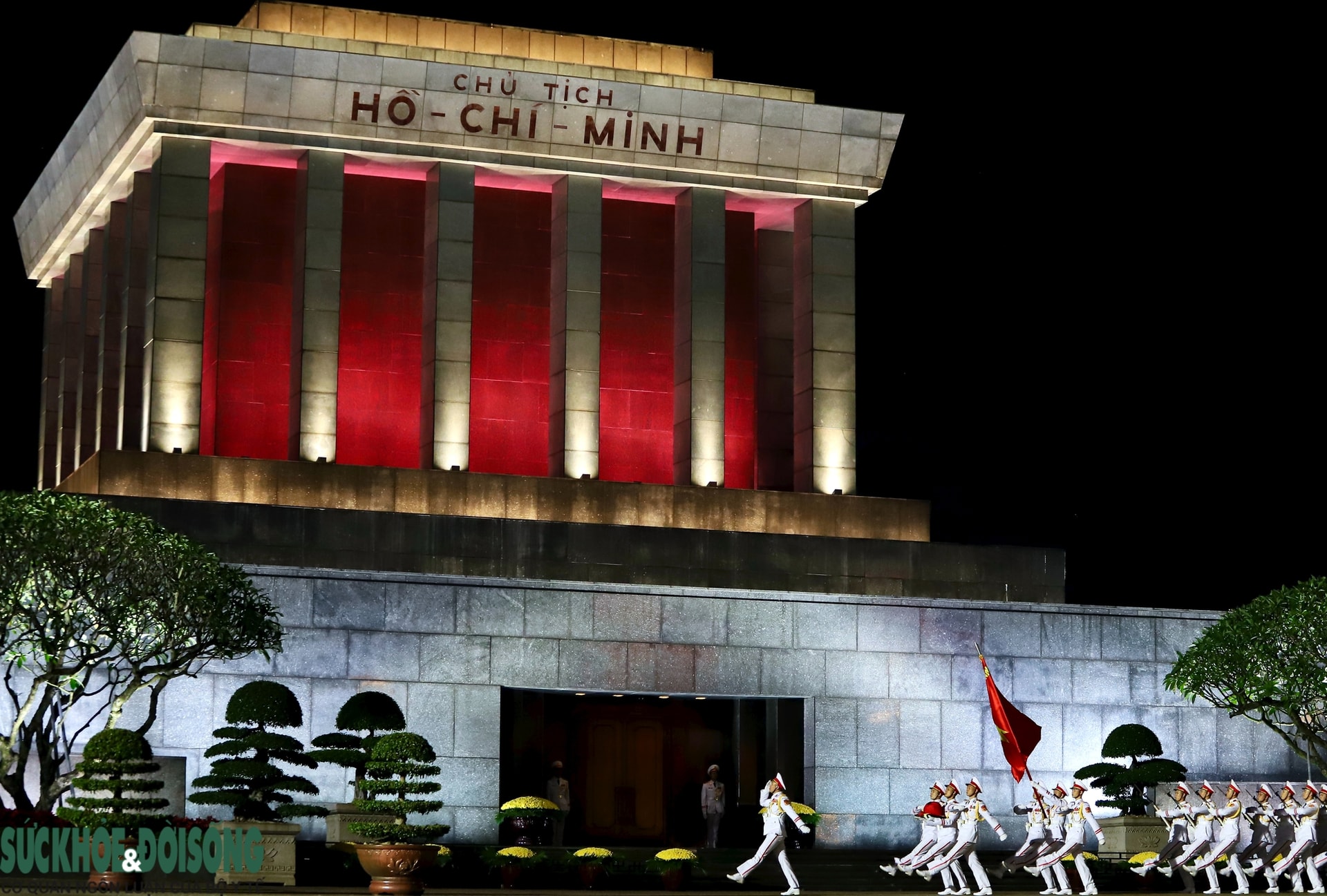 Thiêng liêng Lễ Thượng cờ Lăng Bác trong những ngày cả nước hướng về Đại hội XIV- Ảnh 15.