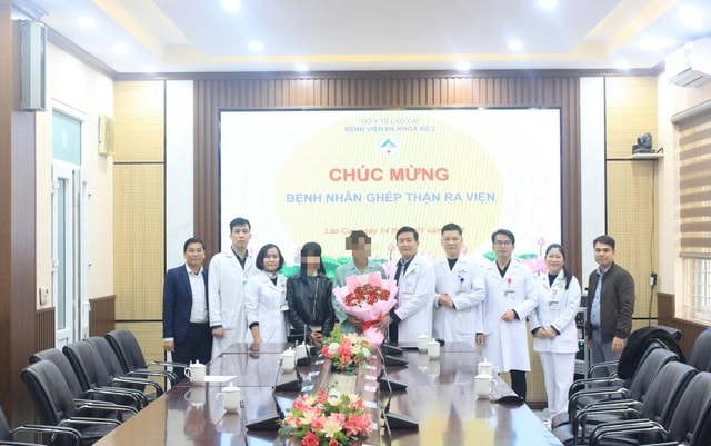 Sau 11 năm chạy thận, con trai được cha hiến thận cứu sống- Ảnh 1.