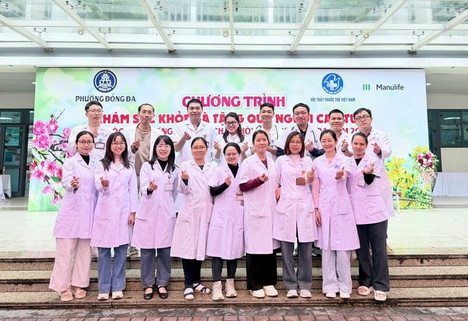 Hàng trăm người cao tuổi được khám miễn phí, tặng quà trong Chương trình 'Sống khỏe mỗi ngày – Vì một Việt Nam thật khỏe' - Ảnh 14.