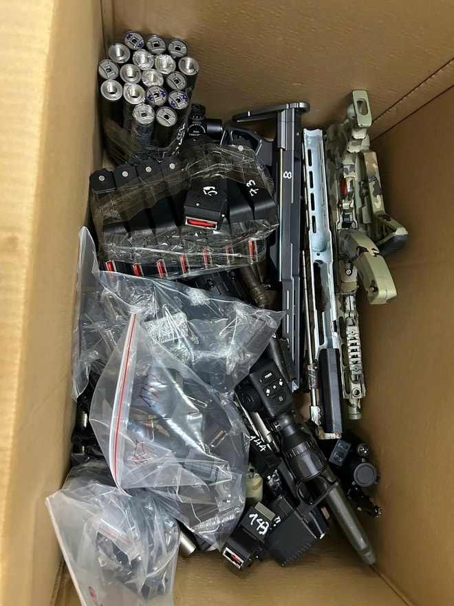 Khởi tố 13 bị can trong đường dây mua bán vũ khí quân dụng tại TPHCM- Ảnh 4. Khởi tố 13 bị can trong đường dây mua bán vũ khí quân dụng tại TPHCM- Ảnh 4.