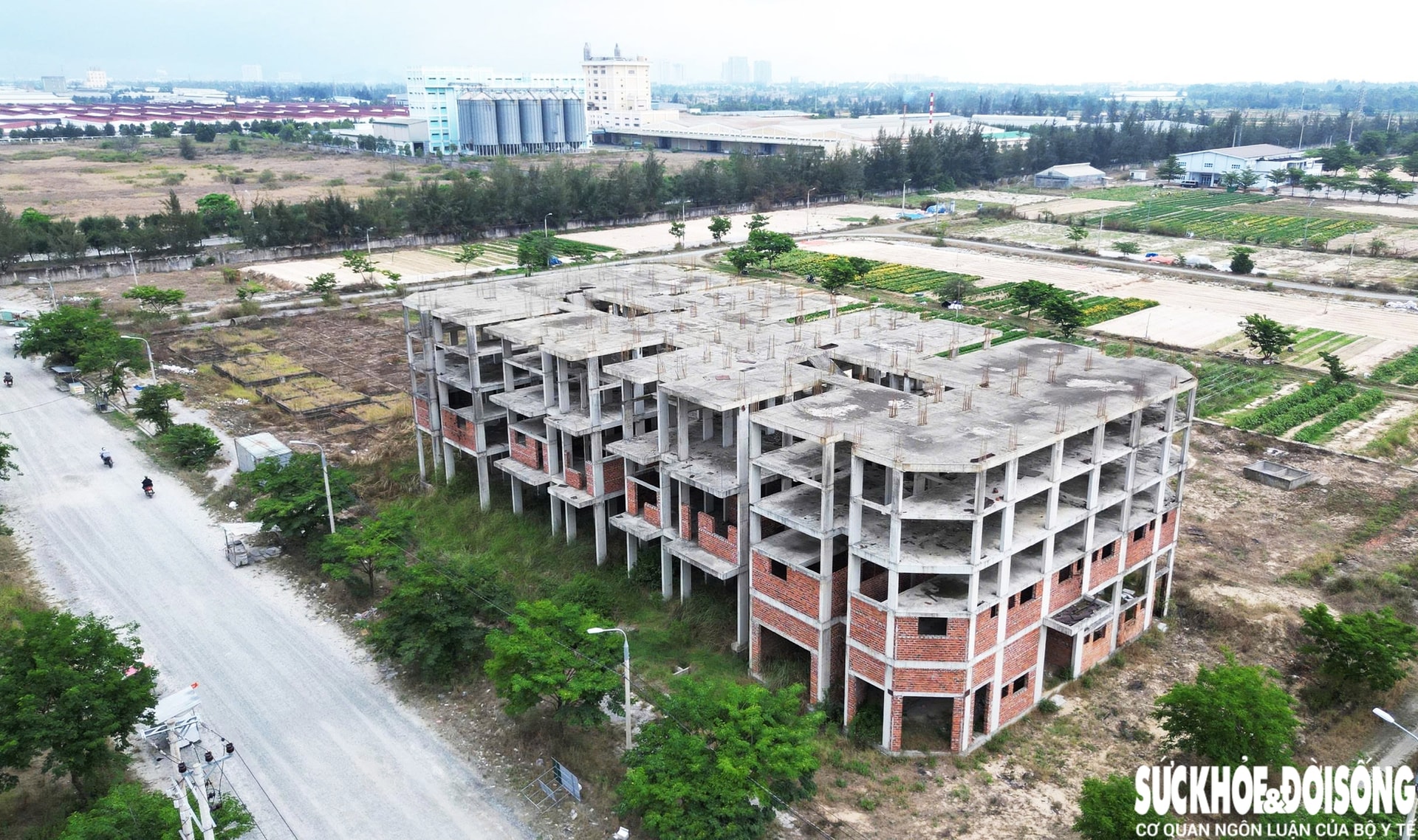 Cận cảnh dự án nhà ở thu nhập thấp 700 tỷ đồng hoang phế ở Đà Nẵng- Ảnh 4. Cận cảnh dự án nhà ở thu nhập thấp 700 tỷ đồng hoang phế ở Đà Nẵng- Ảnh 4.