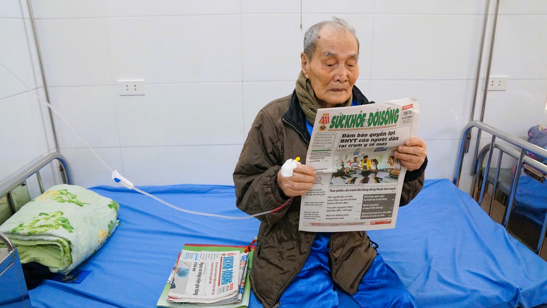 Niềm tin và kỳ vọng của đảng viên lão thành ngành y tế trước Đại hội XIV- Ảnh 1.