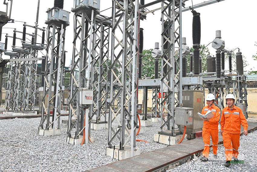 Những người thầm lặng giữ dòng điện cho Đại hội XIV- Ảnh 2. Những người thầm lặng giữ dòng điện cho Đại hội XIV- Ảnh 2.