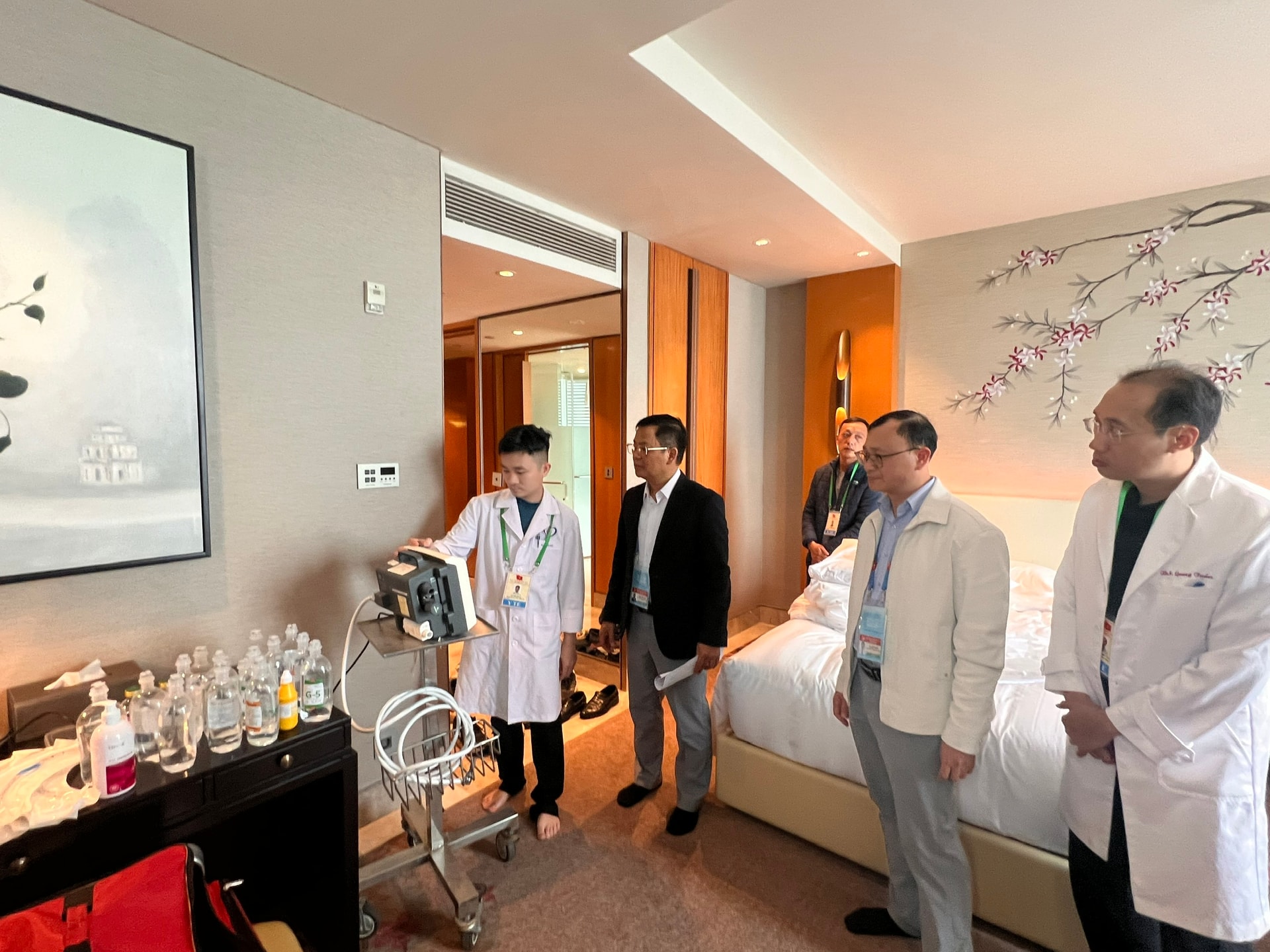 Bộ Y tế kiểm tra, giám sát việc trực cấp cứu, khám chữa bệnh phục vụ Đại hội XIV của Đảng- Ảnh 1.