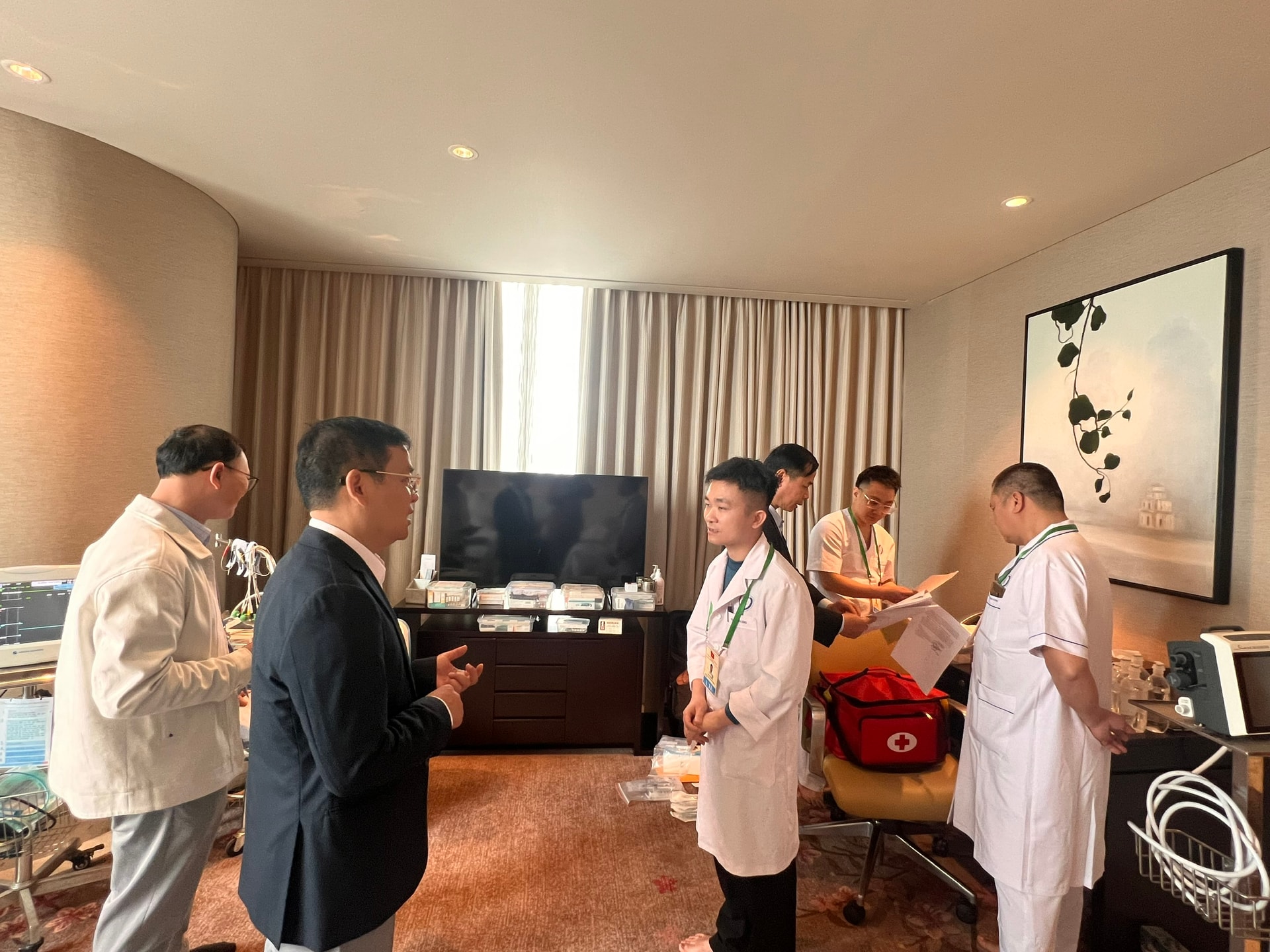 Bộ Y tế kiểm tra, giám sát việc trực cấp cứu, khám chữa bệnh phục vụ Đại hội XIV của Đảng- Ảnh 3.