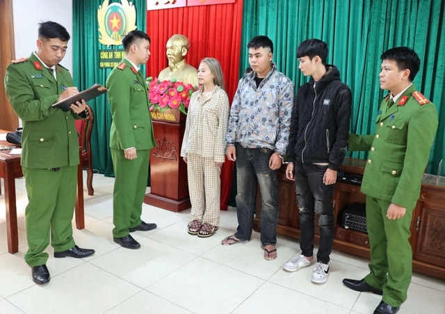 Bắt nhóm người bán 2 bé gái cho quán karaoke, ép gia đình nộp tiền chuộc- Ảnh 1.