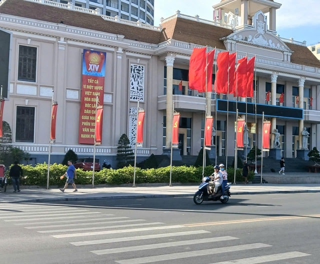 Khánh Hòa rực sắc cờ hoa, gửi trọn niềm tin vào Đại hội XIV của Đảng- Ảnh 1.