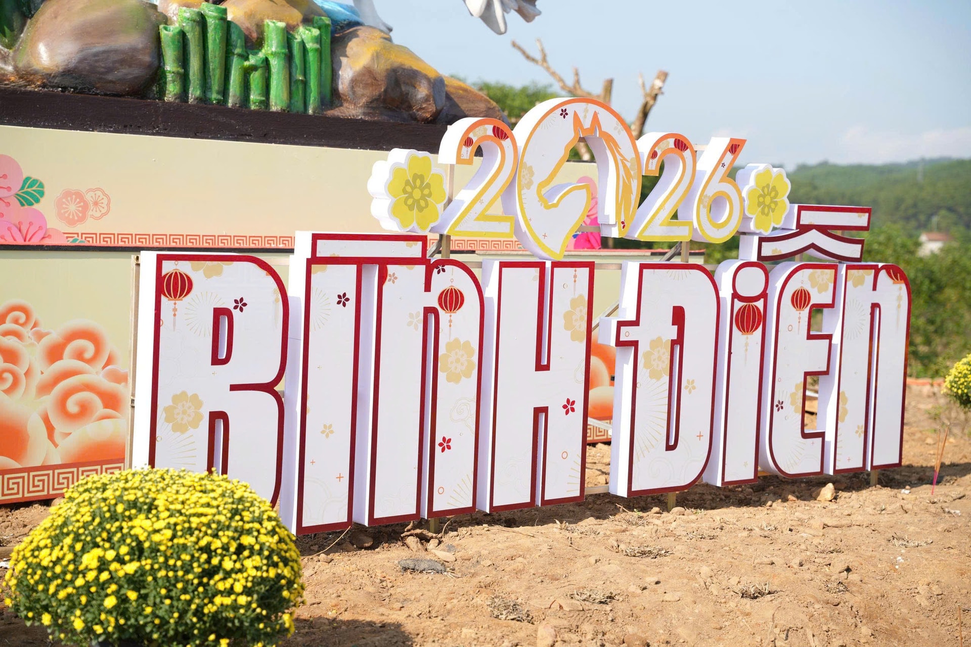 Ngắm linh vật chào Xuân Bính Ngọ 2026 vừa trình làng tại đồi Chuông Gió- Ảnh 6.