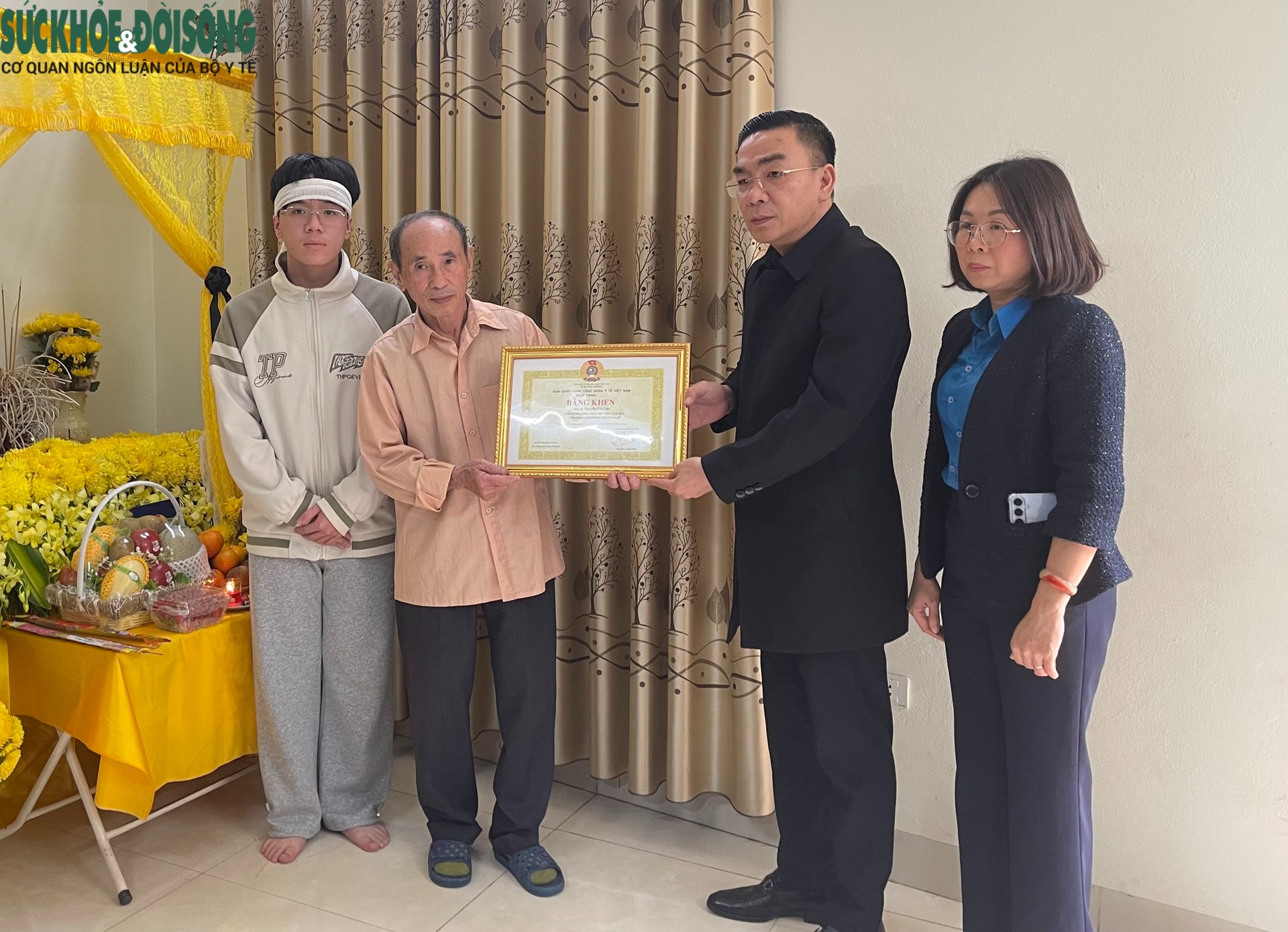 Truy tặng bằng khen cho nữ điều dưỡng hiến tạng cứu người- Ảnh 2. Truy tặng bằng khen cho nữ điều dưỡng hiến tạng cứu người- Ảnh 2.