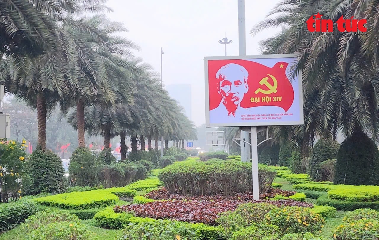 Đường phố rực rỡ sắc đỏ cờ hoa trong ngày làm việc đầu tiên Đại hội XIV của Đảng- Ảnh 4. Đường phố rực rỡ sắc đỏ cờ hoa trong ngày làm việc đầu tiên Đại hội XIV của Đảng- Ảnh 4.