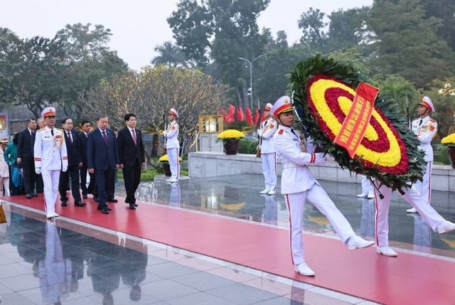 Lãnh đạo Đảng, Nhà nước, đại biểu dự Đại hội XIV vào Lăng viếng Chủ tịch Hồ Chí Minh- Ảnh 4.