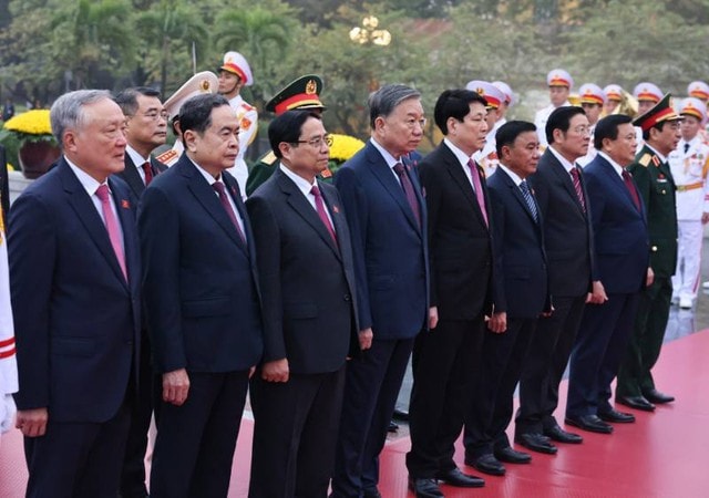 Lãnh đạo Đảng, Nhà nước, đại biểu dự Đại hội XIV vào Lăng viếng Chủ tịch Hồ Chí Minh- Ảnh 5.