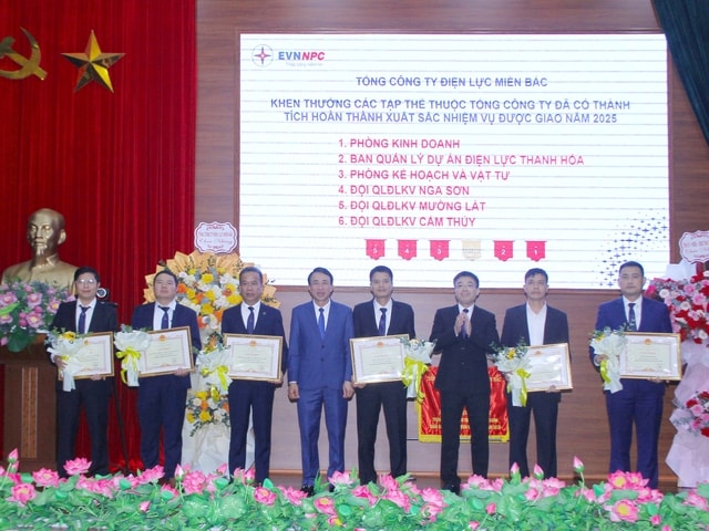 Vững dòng điện – sáng niềm tin: Công ty Điện lực Thanh Hóa vượt khó năm 2025, sẵn sàng bứt phá trong giai đoạn mới- Ảnh 5. Vững dòng điện – sáng niềm tin: Công ty Điện lực Thanh Hóa vượt khó năm 2025, sẵn sàng bứt phá trong giai đoạn mới- Ảnh 5.