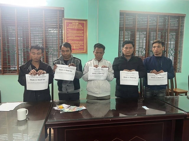 Từ lời rủ đánh bài 'ăn sáng', 5 người đối mặt với án tù- Ảnh 1.