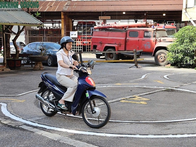 Bộ Công an thống nhất bỏ một bài thi trong sát hạch bằng lái xe máy- Ảnh 2. Bộ Công an thống nhất bỏ một bài thi trong sát hạch bằng lái xe máy- Ảnh 2.