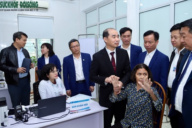BVĐK Hà Đông đưa bác sĩ, thiết bị hiện đại về 'cắm chốt' tại trạm y tế xã- Ảnh 13.