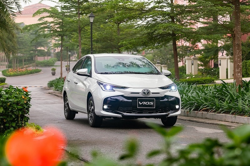 Toyota Vios 2025 vẫn duy trì sức hút nhờ thiết kế hiện đại cùng uy tín về sự bền bỉ, tính kinh tế sau nhiều năm có mặt tại thị trường Việt Nam.