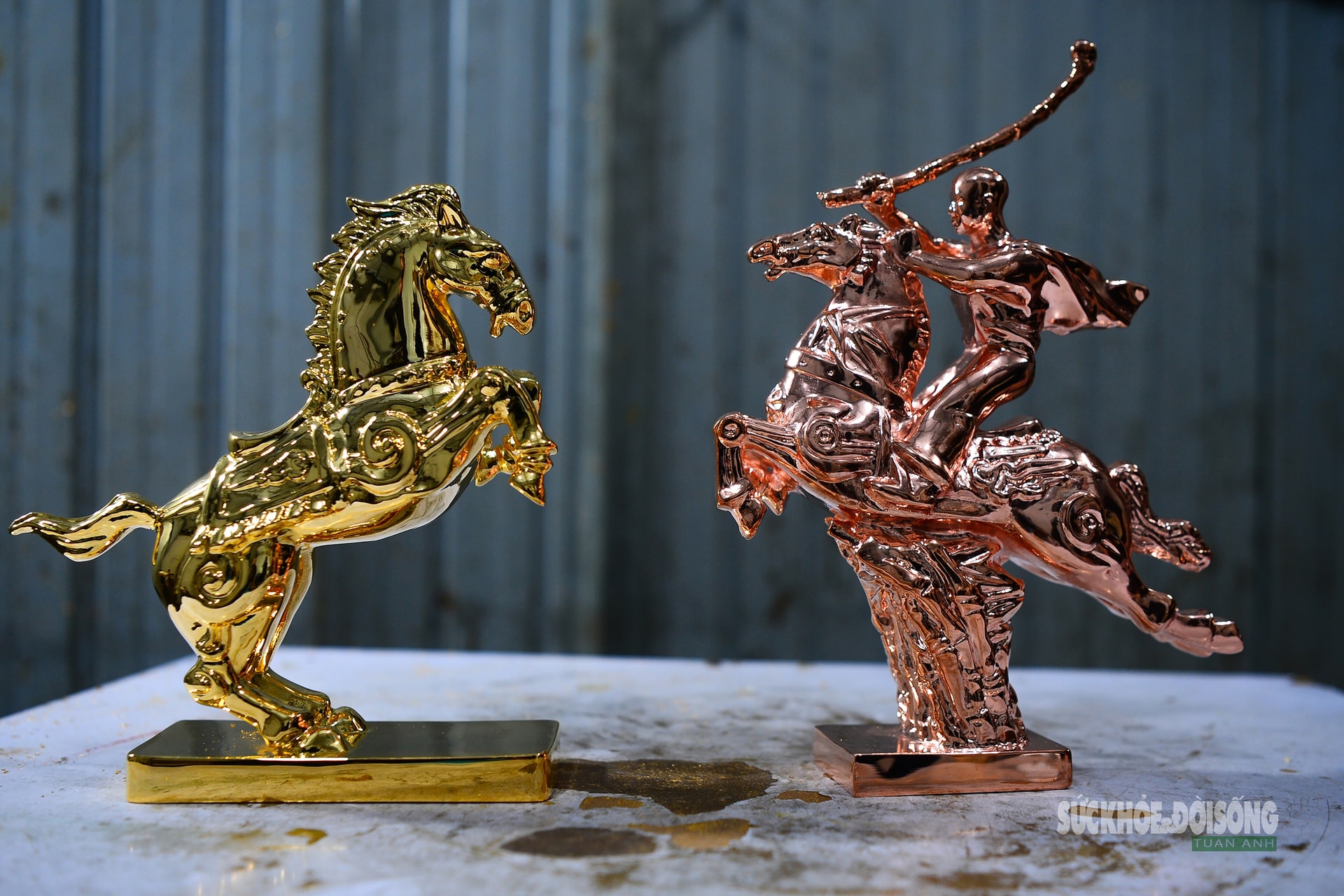 Ngắm linh vật ngựa dát vàng giá hàng chục triệu đồng- Ảnh 6.
