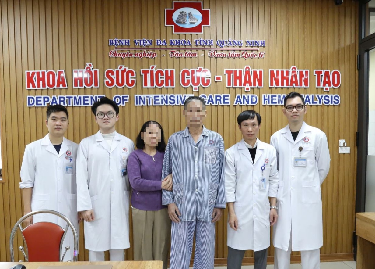 Khen thưởng đột xuất các kíp bác sĩ, điều dưỡng cứu sống 3 bệnh nhân đặc biệt nguy kịch- Ảnh 1.