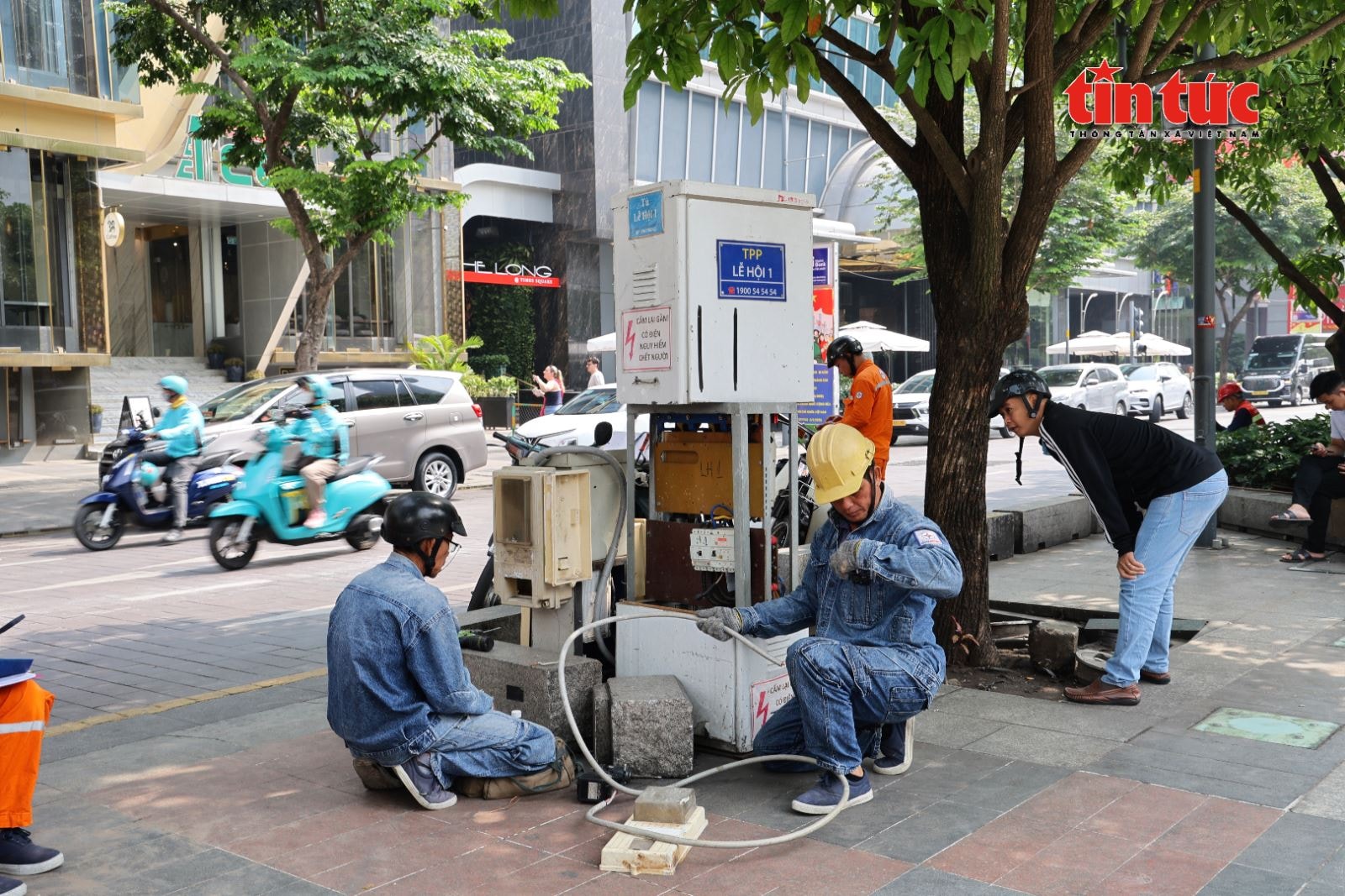 TPHCM lắp màn hình LED lớn phục vụ cổ vũ U23 Việt Nam- Ảnh 6.