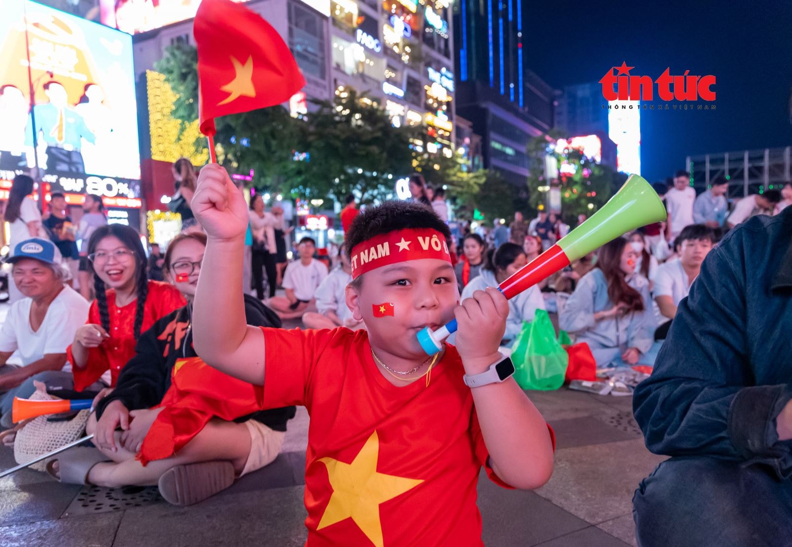 Cổ động viên TPHCM 'tiếp lửa' cho U23 Việt Nam- Ảnh 6. Cổ động viên TPHCM 'tiếp lửa' cho U23 Việt Nam- Ảnh 6.