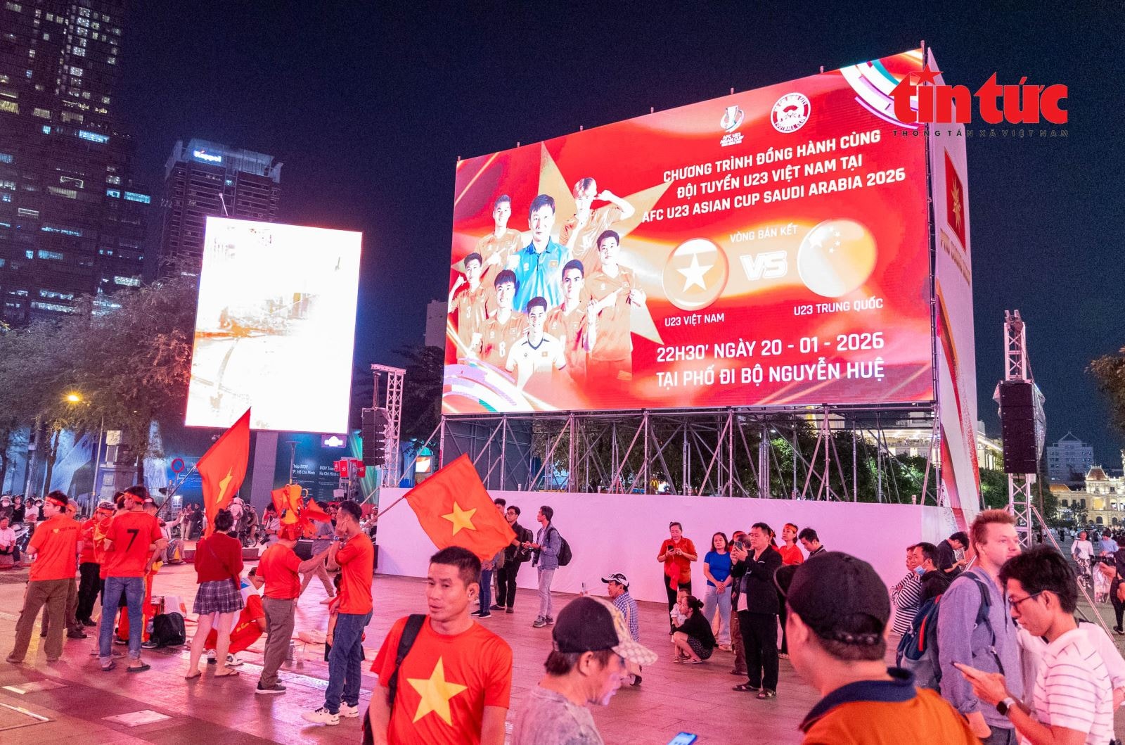 Cổ động viên TPHCM 'tiếp lửa' cho U23 Việt Nam- Ảnh 1. Cổ động viên TPHCM 'tiếp lửa' cho U23 Việt Nam- Ảnh 1.