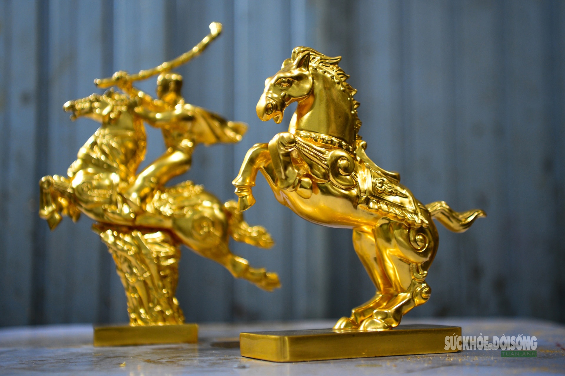 Ngắm linh vật ngựa dát vàng giá hàng chục triệu đồng- Ảnh 12.