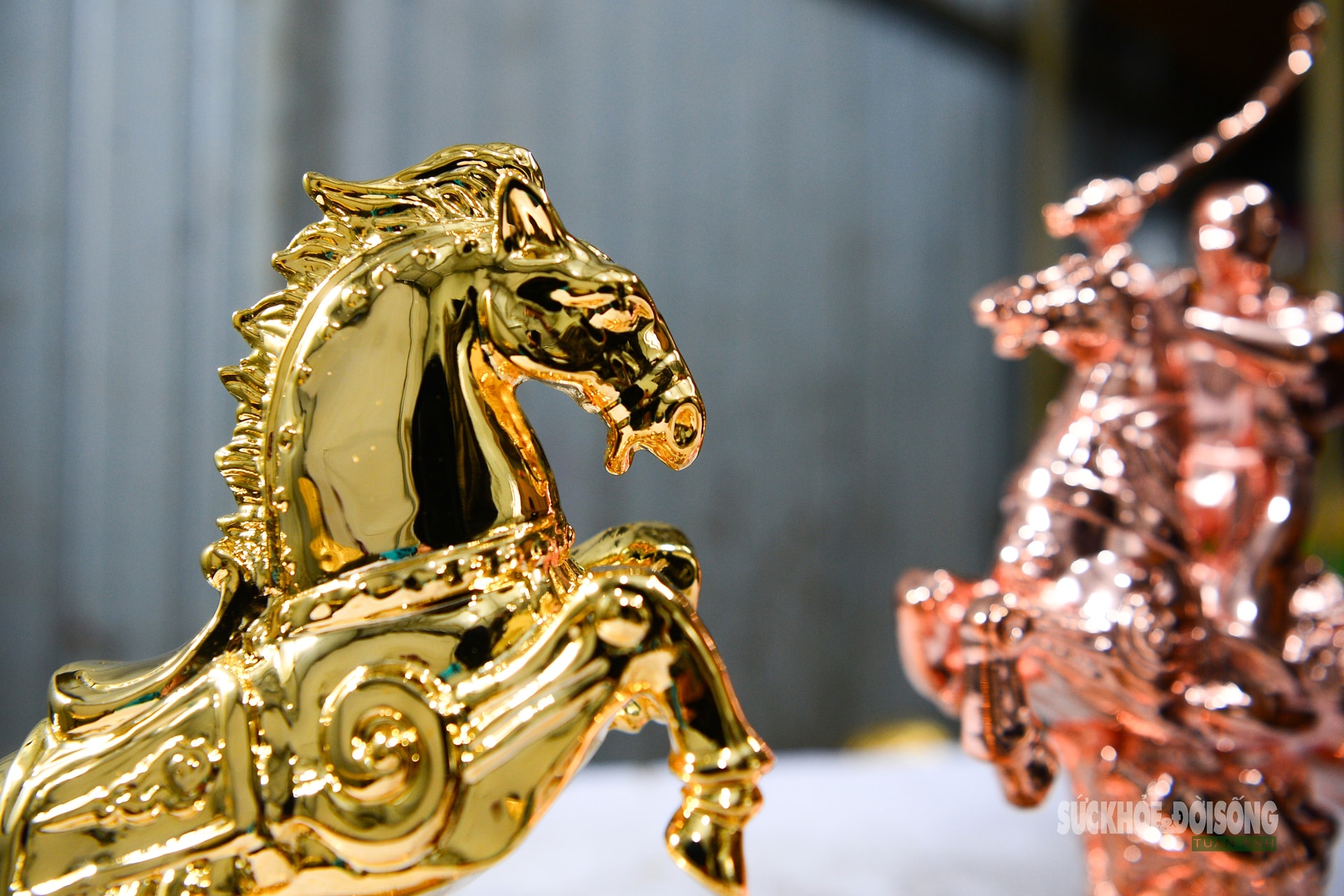 Ngắm linh vật ngựa dát vàng giá hàng chục triệu đồng- Ảnh 10.