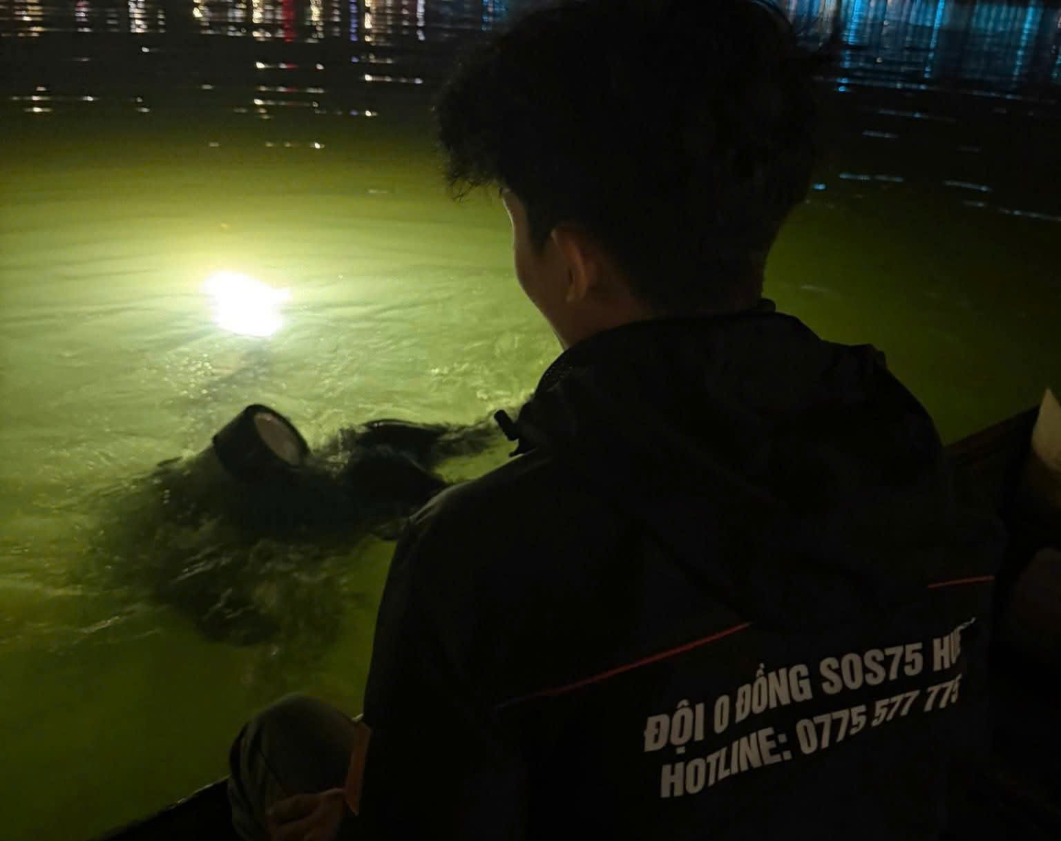 Xuất hiện thông tin người dân đánh rơi 2 cây vàng dưới sông Hương- Ảnh 1.