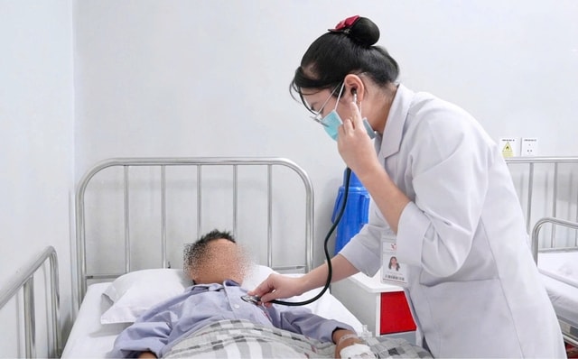 Kịp thời cứu bé 9 tuổi xuất huyết não, động kinh do u máu thể hang- Ảnh 1.